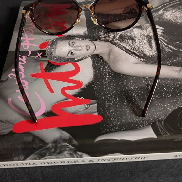 Stylish Tortoise Shell Sunglasses - Picture 6 of 6